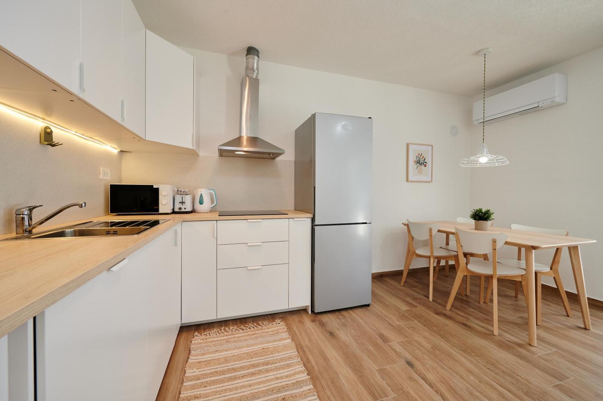 Nela & Sara - 2 Apartments With Heated Swimming Pool Seget Vranjica Exterior photo